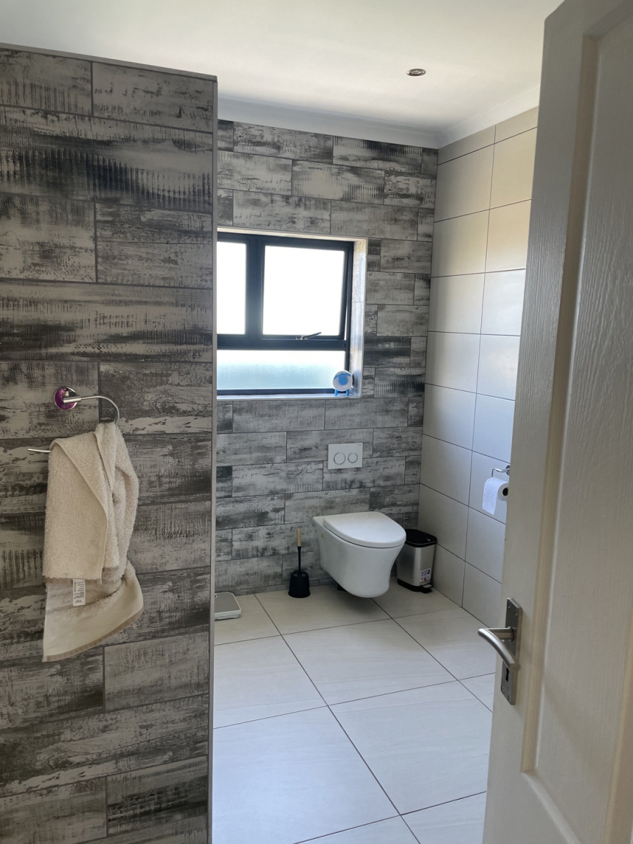 4 Bedroom Property for Sale in Pearl Bay Western Cape